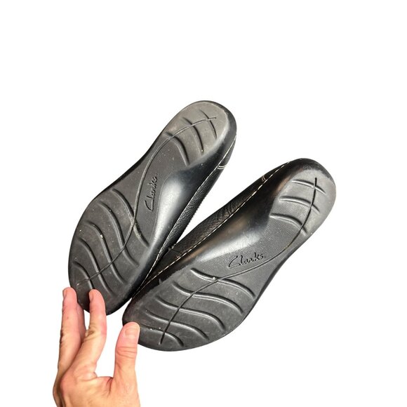 Clarks Womens Black pebbled Leather Loafers Size 9 - Picture 3 of 8